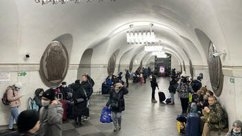 Κίεβο: Στους σταθμούς του μετρό βρίσκει καταφύγιο ο άμαχος πληθυσμός
