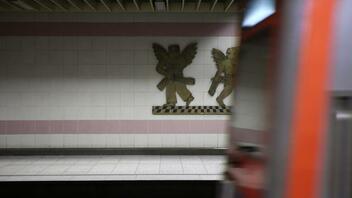 Άνθρωπος έπεσε στις ράγες του Μετρό στον Ευαγγελισμό - Έκλεισαν σταθμοί