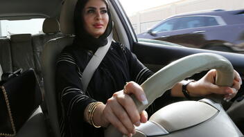Σ. Αραβία: 28.000 υποψήφιες σε αγγελία πρόσληψης γυναικών μηχανοδηγών