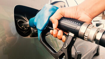 ΗΠΑ: Τις επόμενες ημέρες η απόφαση για «πάγωμα» του φόρου στη βενζίνη