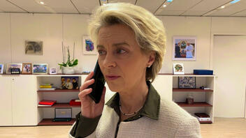 Φον ντερ Λάιεν: Τηλεφωνική επικοινωνία με Ζελένσκι μετά το πακέτο κυρώσεων της ΕΕ στη Ρωσία