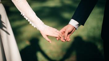 Οικονομόλογος από το Χάρβαρντ: Ο γάμος από συμφέρον δεν είναι κάτι κακό