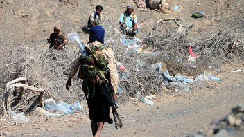 Αιματηρές μάχες μεταξύ ανταρτών και δυνάμεων πιστών στην κυβέρνηση στην Υεμένη