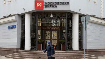 Επαναλειτούργησε το Χρηματιστήριο της Μόσχας – Κέρδη 10% στο άνοιγμα