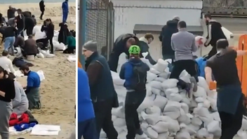 Πολίτες κάθε ηλικίας στην Οδησσό γεμίζουν σακιά με άμμο - Δείτε βίντεο 