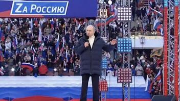 Η ομιλία του Πούτιν, η απόσταση από τον κόσμο και η... ξαφνική διακοπή