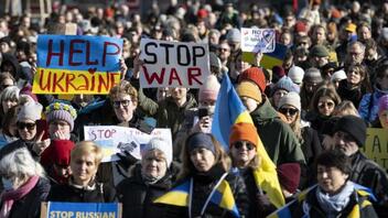 Πάνω από 559 συλλήψεις σε διαδηλώσεις κατά της εισβολής στην Ουκρανία σε πολλές πόλεις της χώρας