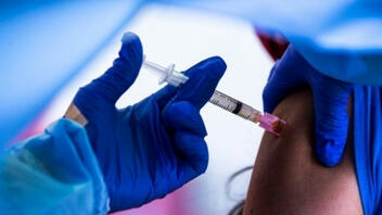 Η Ουάσινγκτον έχει προσφέρει 500 εκ. δόσεις εμβολίων