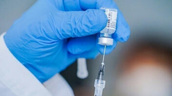 Παρατείνεται έως 31 Δεκεμβρίου η υποχρεωτικότητα του εμβολιασμού των εργαζομένων σε δομές υγείας