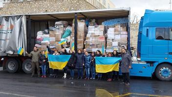 Έφυγε από το Ηράκλειο, η πρώτη παρτίδα βοήθειας προς το λαό της Ουκρανίας