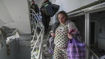 Αρνείται η Ρωσία την αεροπορική επιδρομή στο μαιευτήριο της Μαριούπολης