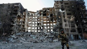 Η Ρωσία λέει ότι η Ουκρανία ευθύνεται για το ότι ο πύραυλος έπεσε πάνω σε συγκρότημα κατοικιών στο Κίεβο