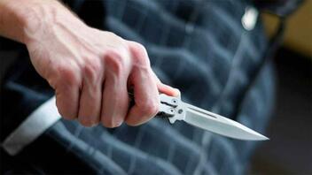 Συνελήφθη ανήλικος για το μαχαίρωμα έξω από μπαρ - Αναζητείται ένας 22χρονος