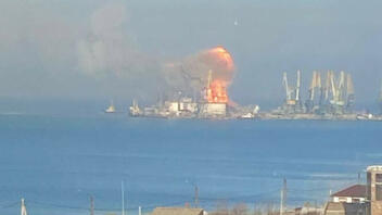 Εκρήξεις στο λιμάνι του Μπερντιάνσκ- Χτυπήθηκαν ρωσικό πλοίο και δεξαμενές 