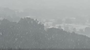 Αργεί να φύγει ο χειμώνας - Σφοδρή χιονόπτωση στο Οροπέδιο Λασιθίου