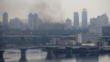 Καβγάς on air για τους βομβαρδισμούς στην Ουκρανία