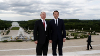  Σύνοδος Κορυφής: Πέντε χρόνια πριν, ο Μακρόν υποδεχόταν στις Βερσαλλίες τον Πούτιν