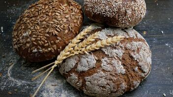 Ψωμί: Συμφέρει να το αγοράζουμε από φούρνο ή να το φτιάχνουμε στο σπίτι;