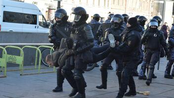 Ρωσία: Πάνω από 5.000 άτομα συνελήφθησαν σε διαδηλώσεις κατά της εισβολής στην Ουκρανία