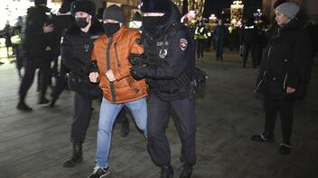 Ρωσία: Νέες συλλήψεις διαδηλωτών στις αντιπολεμικές κινητοποιήσεις