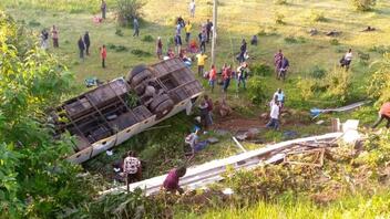 Τραγικό δυστύχημα: Λεωφορείο έπεσε σε φαράγγι στην Τανζανία