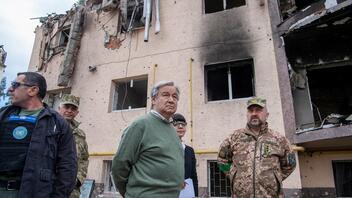 Βομβαρδισμοί στο Κίεβο κατά την επίσκεψη του γ.γ. του ΟΗΕ Αντ. Γκουτέρες