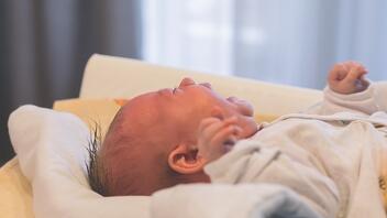 Παλινδρόμηση ύπνου στα μωρά: Τι είναι και πώς να τη διαχειριστείτε