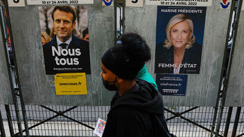 Εκλογές στη Γαλλία: Η ώρα της κάλπης – Μακρόν και Λεπέν οι επικρατέστεροι για τον δεύτερο γύρο