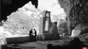 Το Σπήλαιο της Αγίας Σοφίας στα Τοπόλια σε ασπρόμαυρο βουβό φιλμ