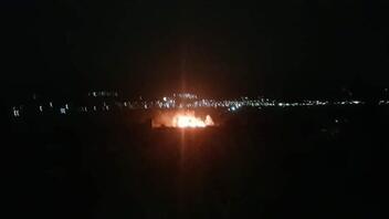 Μεγάλη φωτιά στην Πόμπια, κοντά σε κατοικημένη περιοχή