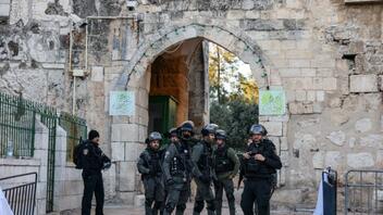 Επεισόδια στην Πλατεία των Τεμενών μεταξύ Παλαιστινίων και Ισραηλινών αστυνομικών