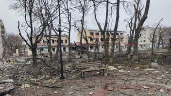 Ουκρανία: Διασώστες στον τόπο έκρηξης στο Κίεβο - Εννέα διάδρομοι για την απομάκρυνση αμάχων 