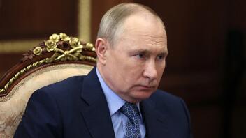 Ο Πούτιν συζητάει τη σύνδεση του ρουβλίου με τον χρυσό, λέει το Κρεμλίνο 