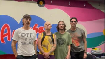 Red Hot Chili Peppers: Βοηθήστε τους πρόσφυγες – Το «ευχαριστώ» του Βιτάλι Κλίτσκο