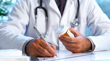 Ανασφάλιστοι: Από 1η Ιουνίου η συνταγογράφηση μόνο από γιατρούς δημόσιων δομών