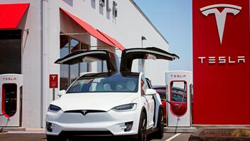 Tesla: Ρεκόρ παραδόσεων ηλεκτρικών οχημάτων το α' τρίμηνο του '22