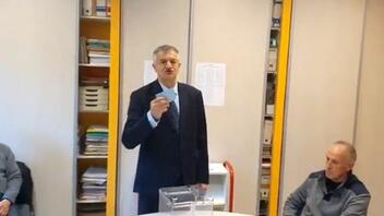Γαλλικές εκλογές: Πρώην υποψήφιος έβαλε το ψηφοδέλτιο στην τσέπη του κι έφυγε