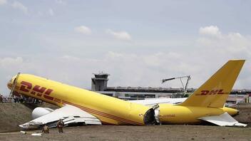 Αεροσκάφος cargo κόπηκε στα δύο κατά τη διάρκεια κατεπείγουσας προσγείωσης