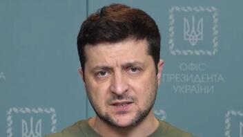 Ζελένσκι καλεί Μακρόν να πάει στην Ουκρανία για να διαπιστώσει την ύπαρξη "γενοκτονίας"