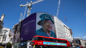 Η Βρετανία ετοιμάζεται να τιμήσει τα 70 χρόνια της Βασίλισσας Ελισάβετ στον θρόνο
