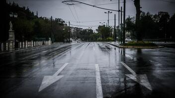 Σφοδρές καταιγίδες στην Αττική: Απεγκλωβίστηκαν οδηγοί