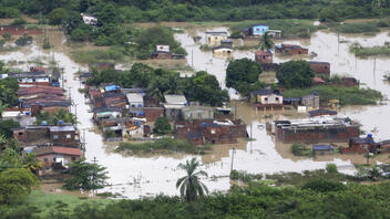 Πλημμύρες στη Βραζιλία: Επιζήσασα ξεσπά σε λυγμούς -«Δεν μπορώ να κοιμηθώ, δεν μπορώ να φάω» 