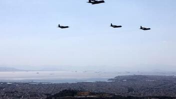Ένοπλες Δυνάμεις: Αεροσκάφη C-130 πάνω από την Αθήνα