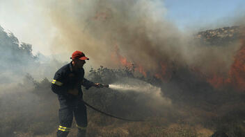 Κόρινθος: Υπό μερικό έλεγχο η φωτιά στις Κεχριές