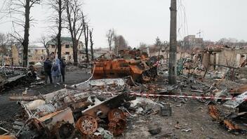 Ουκρανία: Ο Ζελένσκι ανακοίνωσε ότι 60 άνθρωποι σκοτώθηκαν από βόμβα σε σχολείο 
