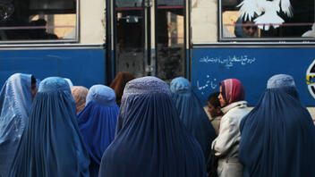 Οι Ταλιμπάν απαγορεύουν ακόμα και στους παντρεμένους να τρώνε μαζί σε εστιατόρια