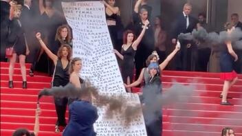 Ακτιβίστριες ύψωσαν πανό στις Κάννες με τα ονόματα γυναικών που δολοφονήθηκαν 
