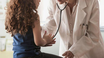 Οξεία ηπατίτιδα σε παιδιά: Εγρήγορση και όχι πανικό συνιστούν οι ειδικοί