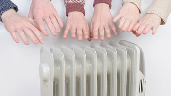 Τα μισά νοικοκυριά αδυνατούν να έχουν τα σπίτια τους επαρκώς ζεστά
