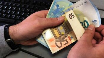 Αυξήσεις από 60 έως 100 ευρώ το μήνα στους χαμηλόμισθους